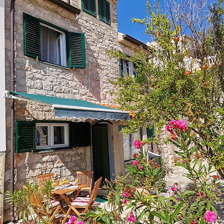 Charming Traditional Townhouse - Holiday Home Kata Jezera Exteriér fotografie