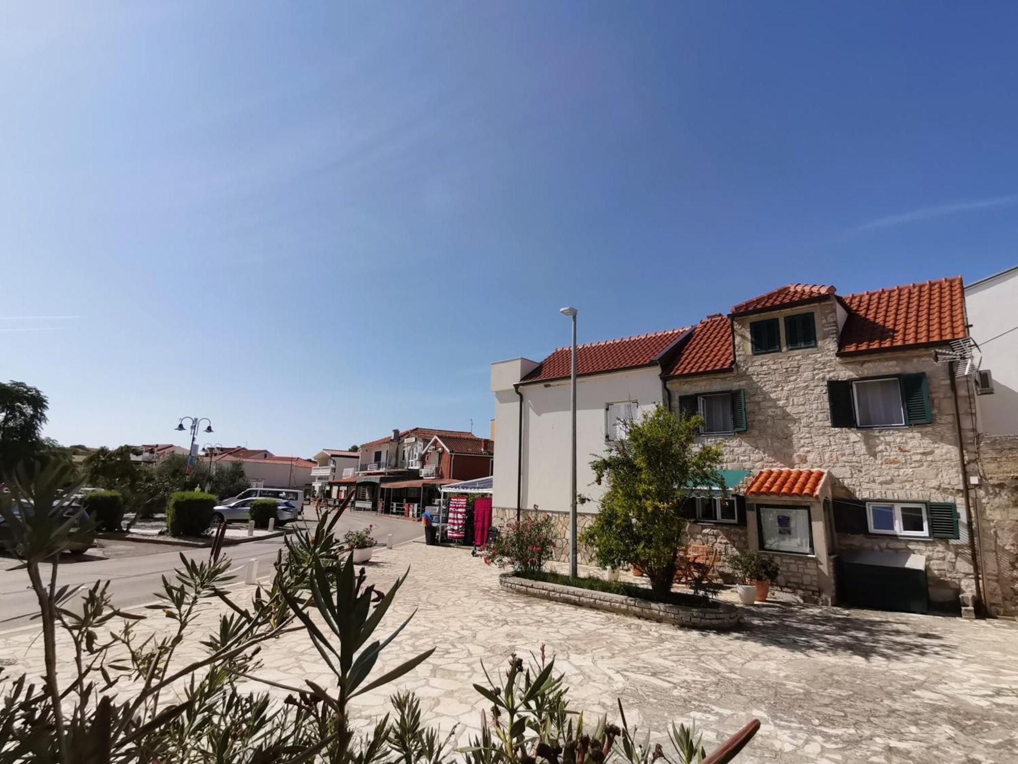 Charming Traditional Townhouse - Holiday Home Kata Jezera Exteriér fotografie